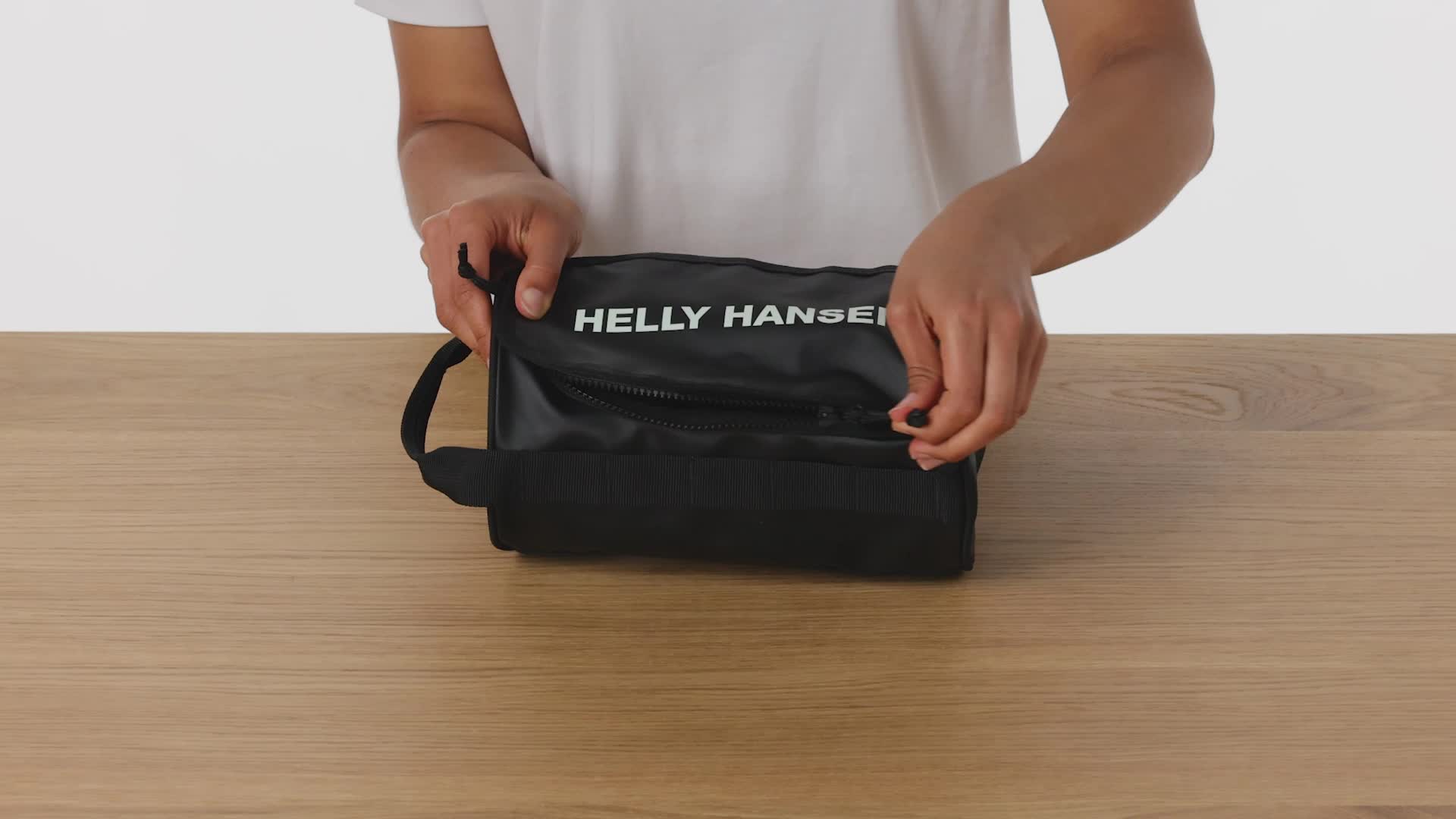 Amazon.com: Helly-Hansen Unisex HH Wash Bag 2, 990 Black, One Size